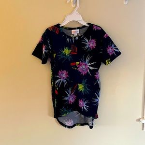🌹🌹Lularoe little girl’s Gracie shirt